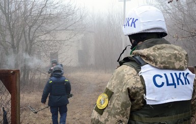 На Донбассе под обстрелами погибли двое военных