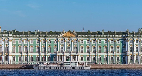 На Эрмитаж пожаловались из-за негативного влияния обнаженных скульптур на детей