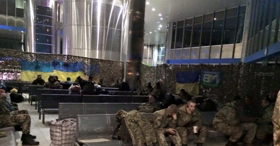 Генштаб ВСУ призвал военных не пить на вокзалах с незнакомцами 