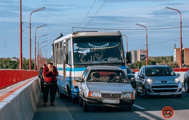 В Днепре столкнулись два автобуса и легковушка