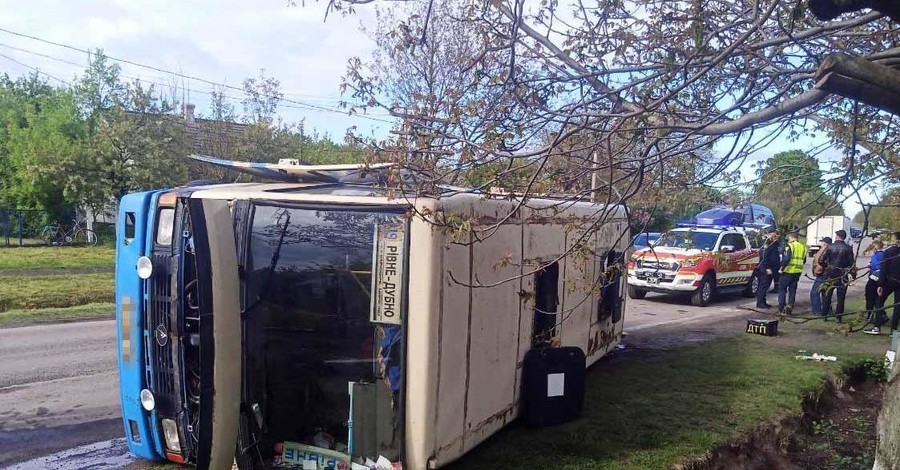 В Ровенской области перевернулся пассажирский автобус, пострадали четыре пассажира