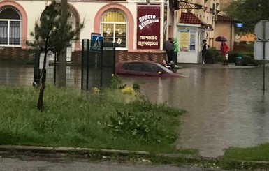 Закарпатье ждут ливни и жуткий ветер