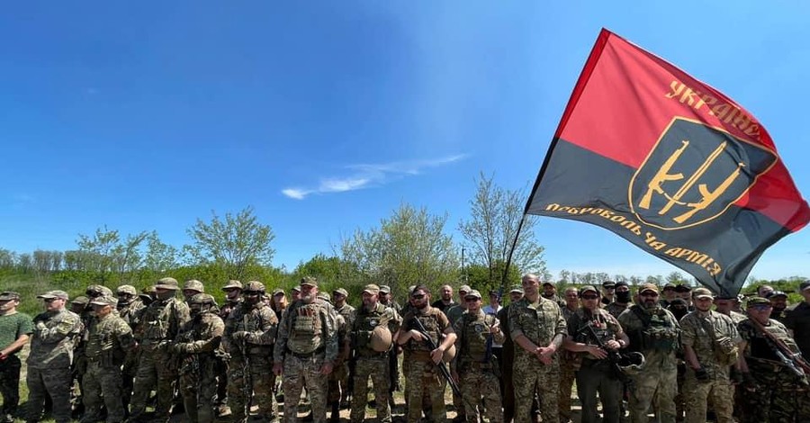 Под санкции СНБО попали собратья Яроша, он пригрозил применить силу