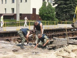 Около проходной метзавода три дня подряд находят военные боеприпасы [ФОТО] 