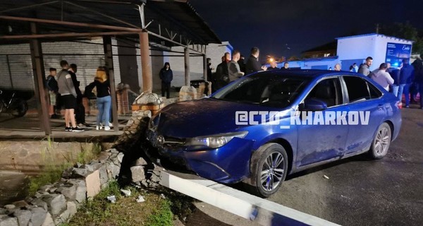 На Харьковщине пьяный водитель иномарки устроил ДТП и бросался на журналиста