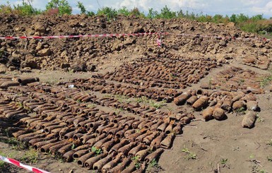 В Харьковской области возле рельсов нашли мины и гранаты