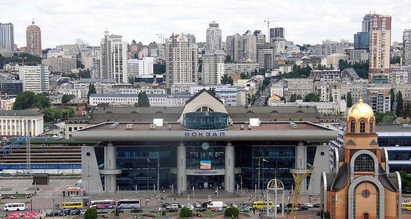 В Киеве с Центрального и Южного железнодорожных вокзалов эвакуировали людей