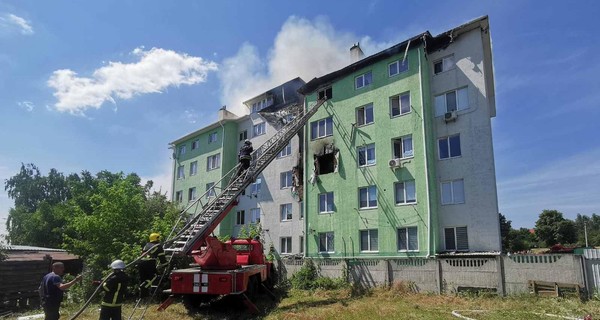 Под Киевом взорвался и загорелся пятиэтажный дом