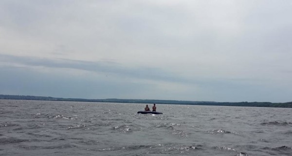 В Черкасской области женщину с ребенком унесло от берега Днепра на полтора километра