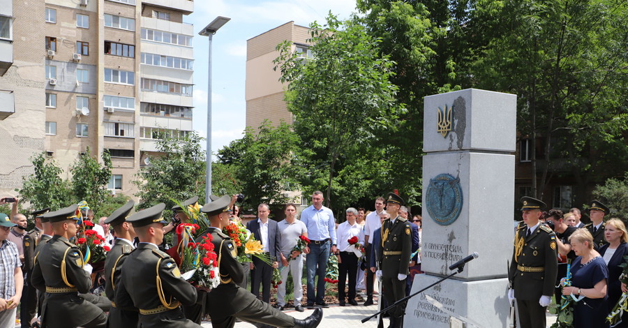 В Киеве открыли сквер имени убитого в столице разведчика Шаповала