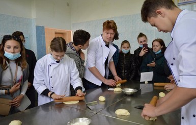 Директор ПТУ о реформе Клопотенко: Обучение действительно устарело, но научить поваров новому на старых 