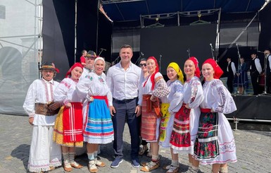 Тищенко посетовал, что в Киеве пиццу найти легче, чем закарпатский бограч