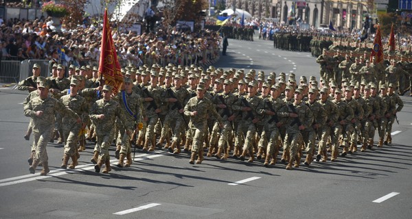 Почему Владимир Зеленский вернулся к военным парадам