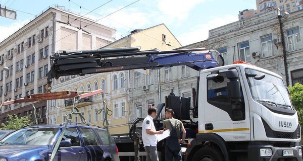 В КГГА заявили, что обыски в Инспекции по парковке заблокировали ее работу и привели к безнаказанности водителей  