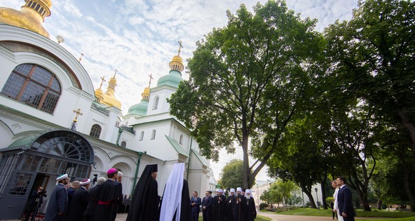 Владимир и Елена Зеленские посетили молебен по случаю 30-летия Независимости Украины