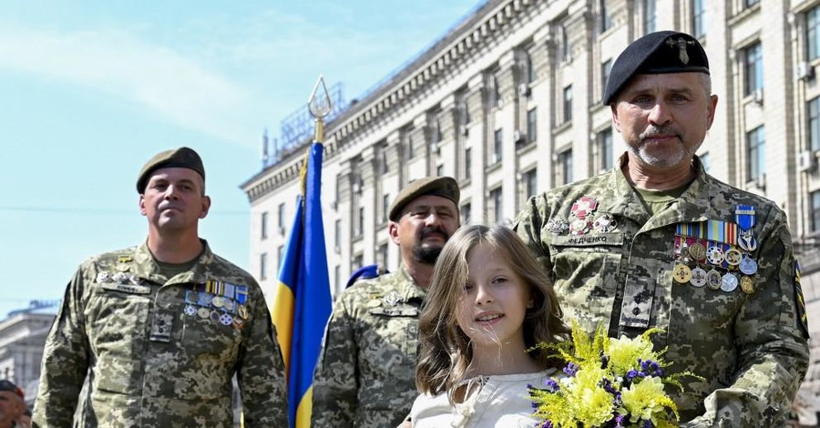 Родители юной артистки, растрогавшей Зеленского на параде, не хотят публичности