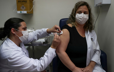 Полный курс вакцинации от коронавируса прошли более четырех миллионов украинцев