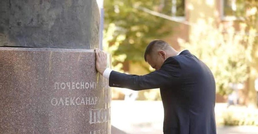 В Днепре придумали, как использовать памятник Петровскому