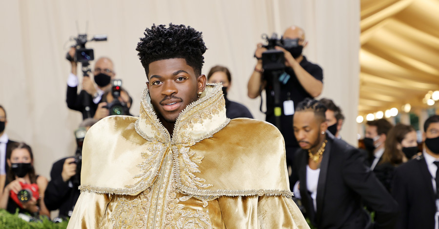 Эпатажные наряды рэпера Lil Nas X на Met Gala символизировали историю ЛГБТ+