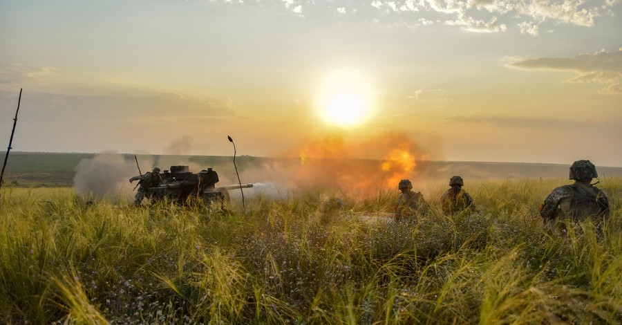 На Донбасі під обстрілами поранені двоє військових