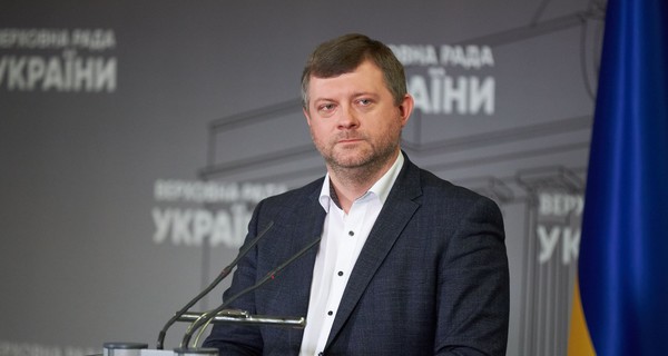 Корниенко скандировал 