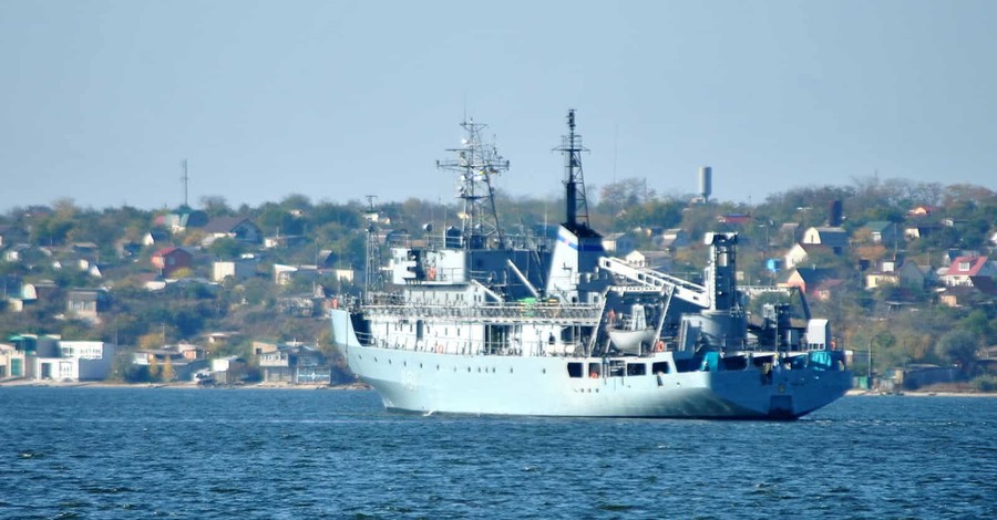 Корабель ВМС України отримав пробоїну в Чорному морі, йде рятувальна операція