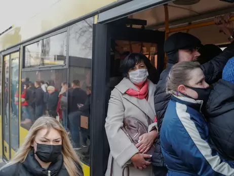 Після переходу в «червону» зону в Києві введуть обмеження на проїзд в транспорті