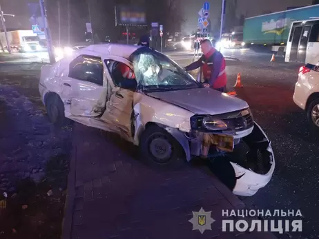 В Вишневом легковушка столкнулась с маршруткой, есть погибшие