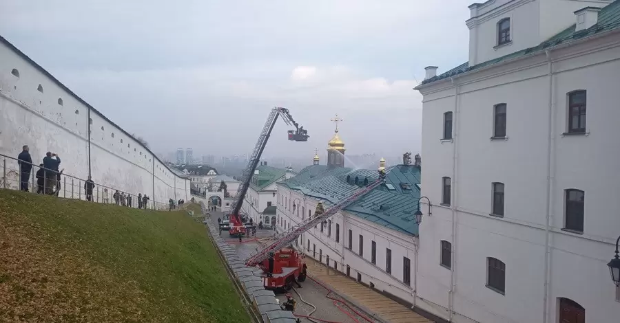 В Киево-Печерской Лавре загорелась мастерская по росписи икон