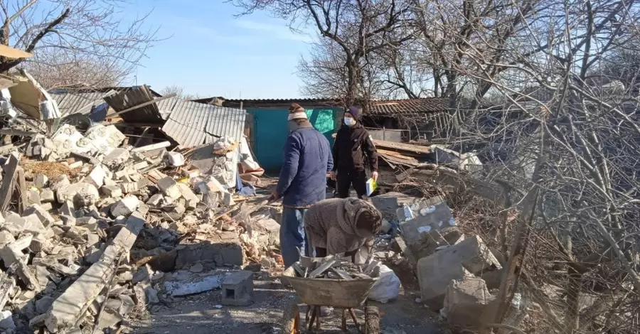 Поліція відкрила справу через обстріл на Донбасі села Невельське та пошкодження дев'яти приватних будинків