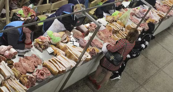 Національний продукт під загрозою – чому дорожчає та зникає з прилавків сало