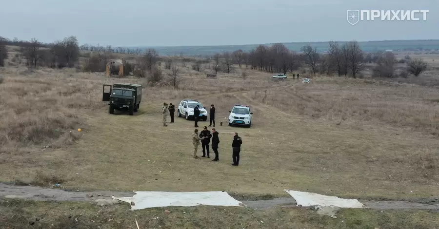 В Никополе военнослужащие из автомата Калашникова ранили  мужчину, собиравшего дрова в лесу