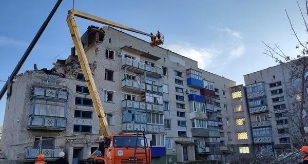 Спасатели обнаружили тело на месте взрыва газа в Новой Одессе