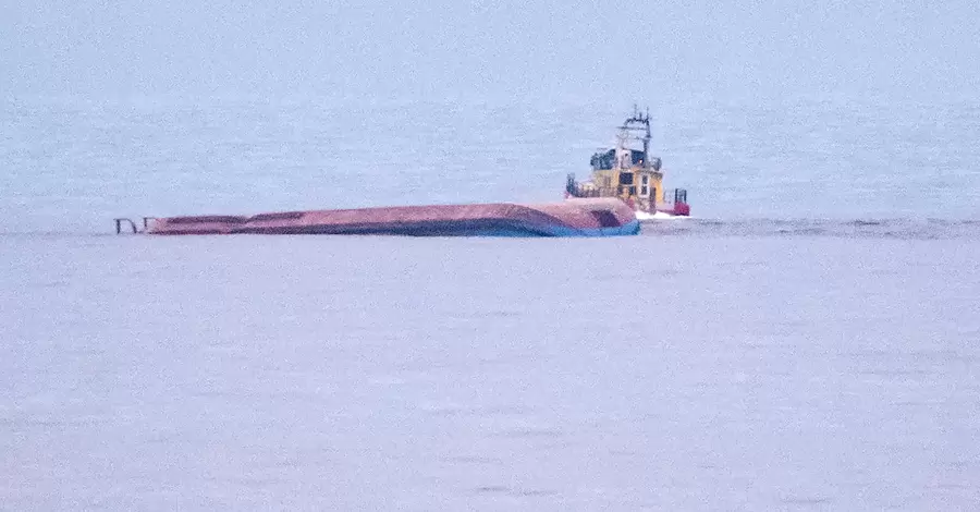 В Балтийском море не разминулись два грузовых судна, одно из них перевернулось