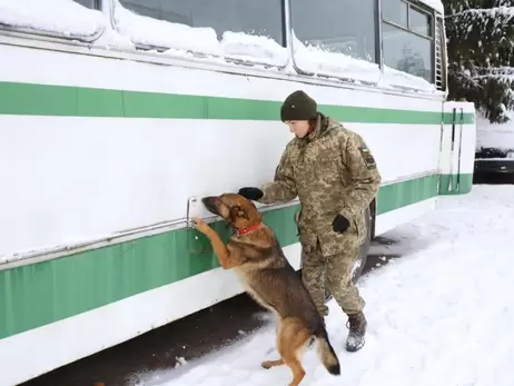 Прикордонники про нововведення: Нам дозволили проводити огляд без поліції та митників