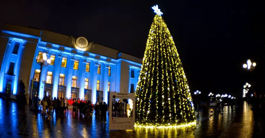 У Верховній Раді вперше поставили “парламентську ялинку”