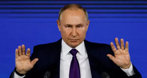 Путина на пресс-конференции спросили о нападении на Украину. Он в ответ заявил, что сам боится нападения