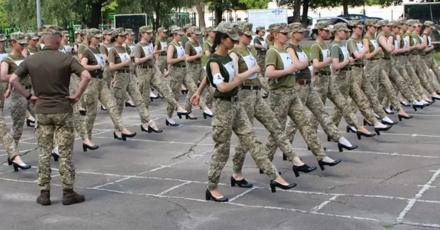 Головком ЗСУ Залужний: Я хочу заспокоїти жінок, вже завтра не треба бігти у військкомат