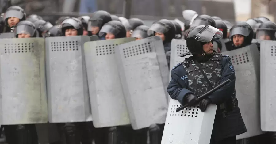 Протести в Казахстані онлайн: у країні відключили інтернет, президент попросив Росію та Білорусь надіслати силовиків