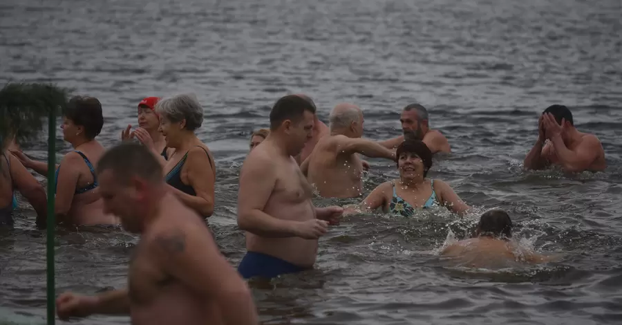 Де в Києві викупатися в ополонці на Водохреща: названо список місць