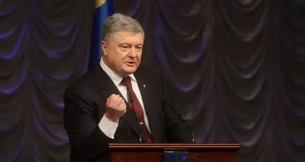 Порошенко ждут в суде через два часа после прилета в Украину