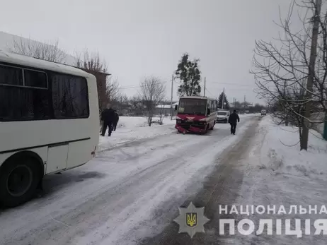 Під Харковом зіткнулися два рейсові автобуси, постраждали три пасажири