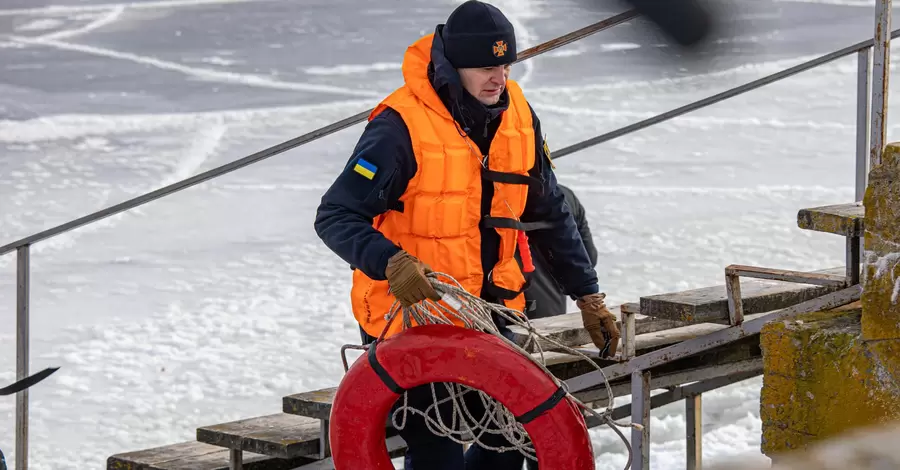 На Водохреще по всій Україні чергують майже 4000 рятувальників