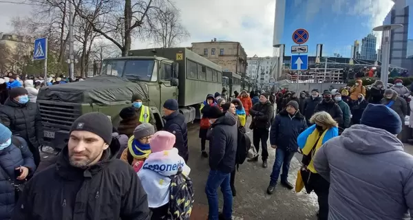 Полиция подвела итоги потасовки под Печерским судом: пострадавшие есть, задержанных нет