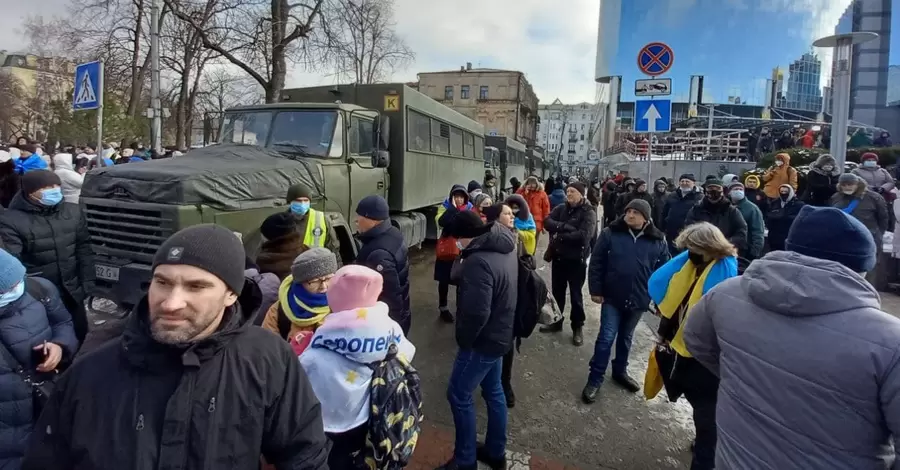 Полиция подвела итоги потасовки под Печерским судом: пострадавшие есть, задержанных нет