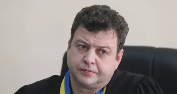 Судье, вынесшему решение по Порошенко, на следующий день понадобился отпуск