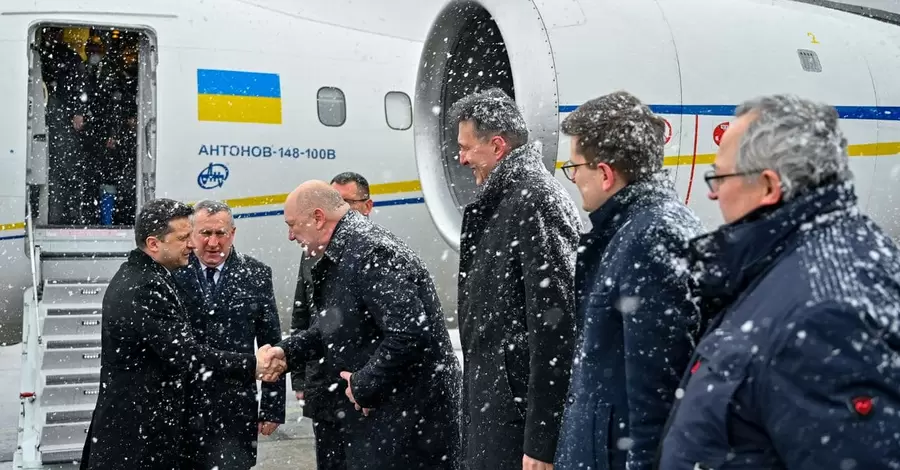 Зеленський прибув до Польщі, де зустрінеться із Дудою