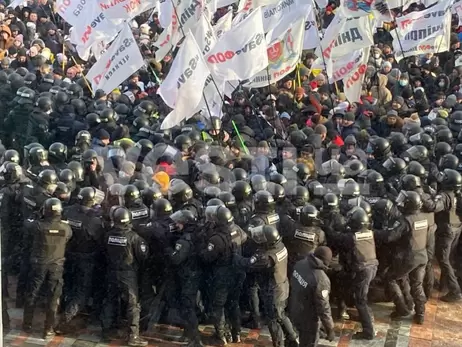 Двері Верховної Ради зачинили через спробу ФОПів прорватися до парламенту