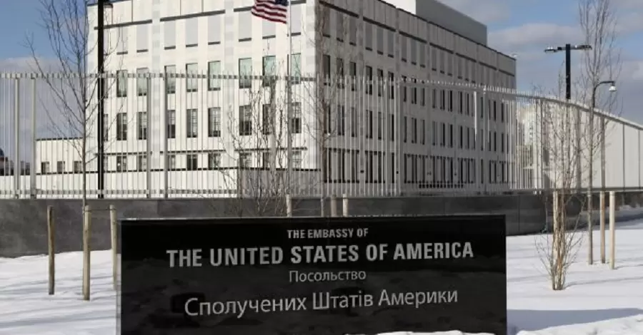 Посольство США закликало своїх громадян залишити Україну через зростаючу загрозу вторгнення РФ