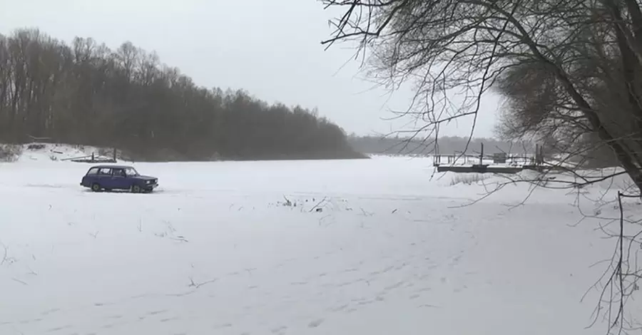 Жителі села Пекарів: Молимося на мороз. Інакше відрізані від цивілізації